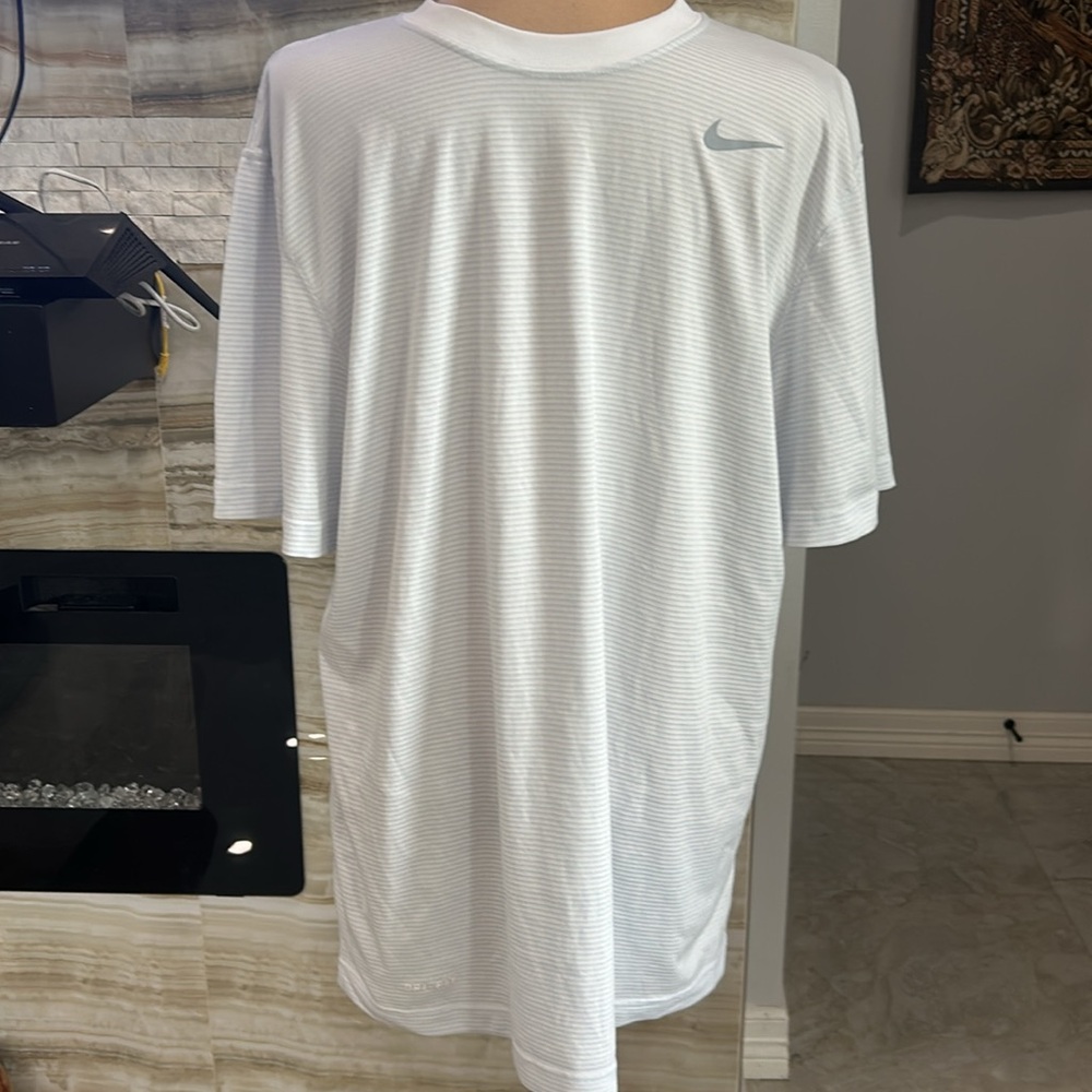 Nike Dri Fit Short Sleeve Striped Tee. Size L